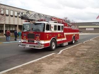 1995 Seagrave RA-100 Rear-mount Aerial with 10-man Enclosed Cab