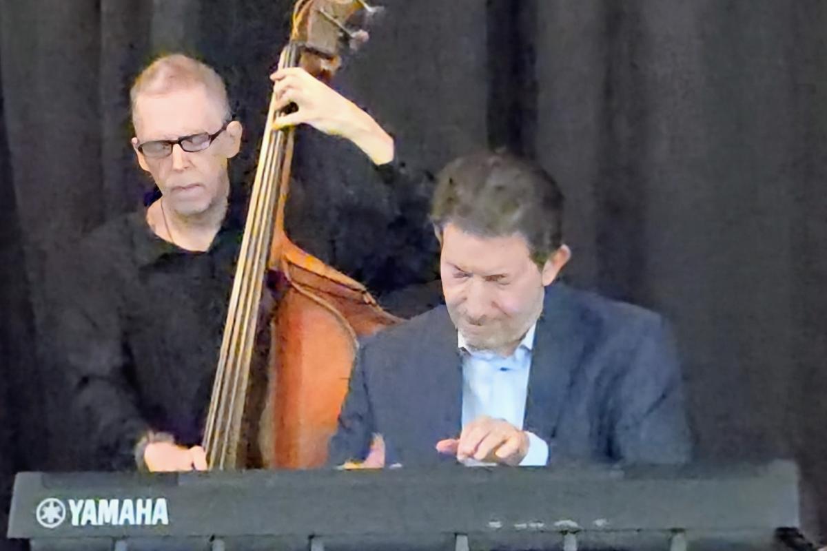 Earl Saul & Keyboardist