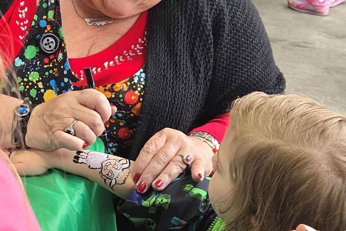 Face Painting GOAT