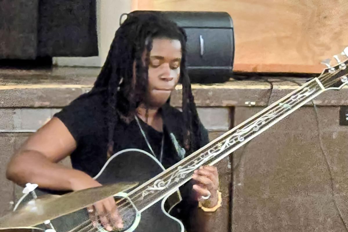 Linda Lehmann's Bass Player